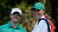 Kisah cinta Wozniacki memang tak mulus. Dia bahkan sempat bertunangan dengan pegolf Rory McIlroy, namun kandas di tengah jalan.  (Ezra Shaw/Getty Images)