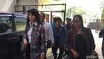 Foto: Adik Wakili Ahok di Sidang Perdana Cerai