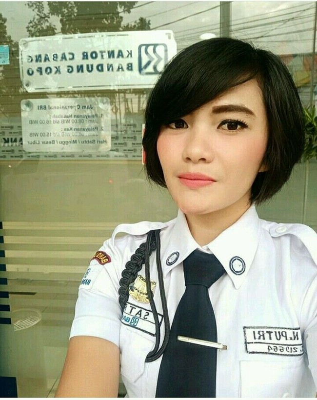Akun Instagram dengan nama @yunaa_12 ini adalah seorang satpam Bank BRI Bandung, Jawa Barat Foto: Instagram