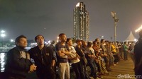 Hari ini, fenomena Super Blue Blood Moon terlihat dari Indonesia. Salah satu tempat yang menyediakan nonton bareng adalah Kawasan Ancol (Syanti/detikTravel)