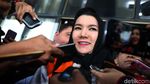 Kerudung Hitam Bupati Cantik Rita Widyasari