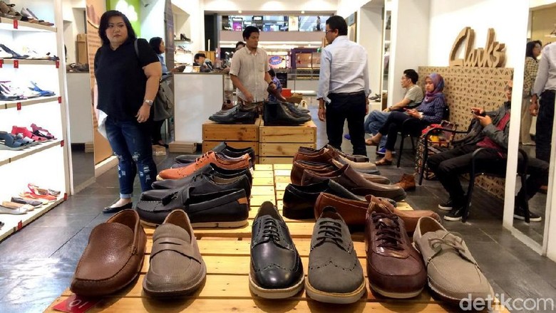 toko lowongan sepatu Pasak Clarks Toko Alasan Besar Tiang Tutup: daripada