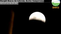 Fase gerhana bulan dimulai, dilihat dari Tangerang (Foto: Screenshot Video YouTube BMKG)