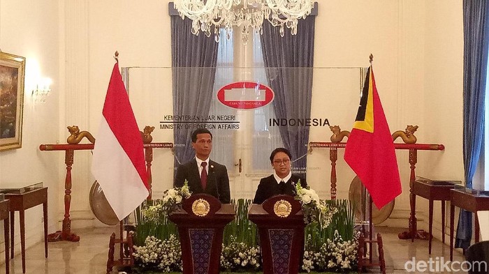 Bertemu Menlu Timor Leste, Retno Bahas Proyek Jembatan Motaain
