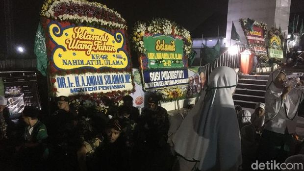  Warga NU Laksanakan Salat Gerhana di Masjid Raya Jakarta