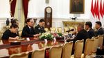 Presiden Jokowi Bertemu Menhan Korsel di Istana