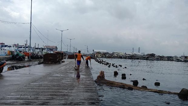 Jelang Super Blue Blood Moon, Banjir Rob Rendam Muara Baru Jakut