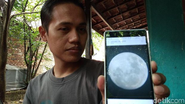 Pecinta Astronomi Cirebon Rakit Teropong Paralon demi Saksikan Gerhana