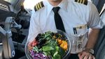 Keren Banget! Ini 10 Pose Pilot Vegetarian Makan di Kokpit Pesawat