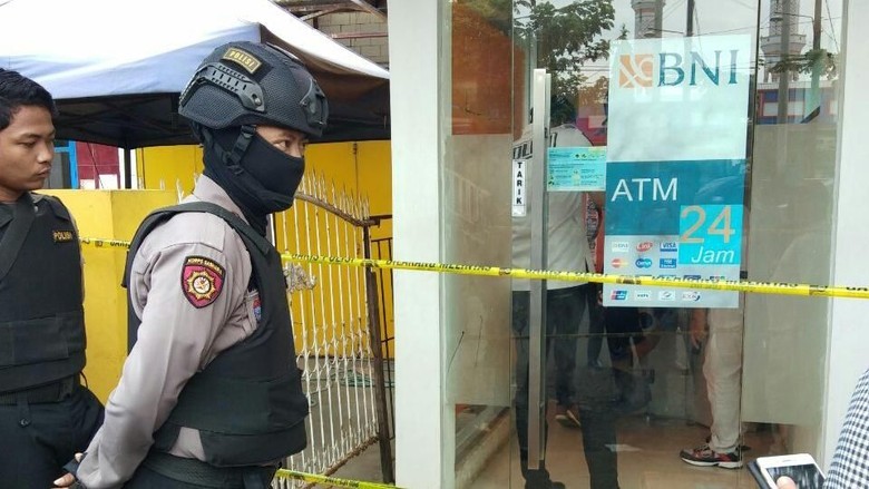 Mesin ATM BNI Berisi Rp 300 Juta Nyaris Dirampok Mesin ATM BNI Berisi Rp 300 Juta Nyaris Dirampok