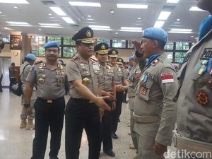 200 Polisi Dapat Lencana Kehormatan dari Jokowi