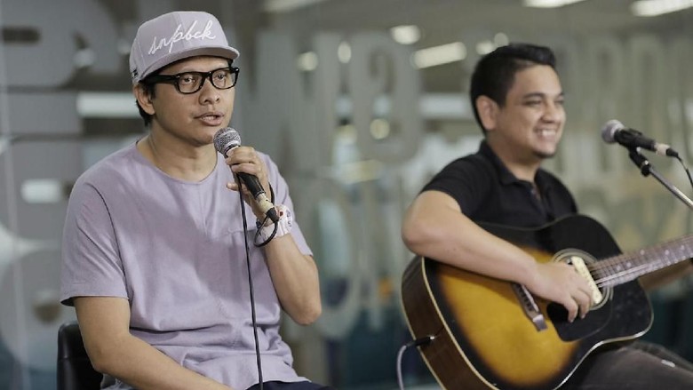 Armand Maulana Belajar Bahasa Isyarat Demi Cahaya Dalam Sunyi Armand Maulana Belajar Bahasa Isyarat Demi Cahaya Dalam Sunyi