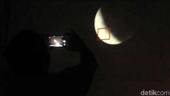 Durasi gerhana mencapai tiga jam 55 menit, sedangkan durasi gerhana totalnya sendiri mencapai satu jam 43 menit. (Foto: Panji Al-hadromi)