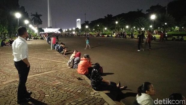 Suasana fenomena blue blood moon