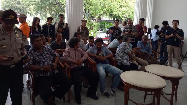 Sopir Angkot Demo di Balai Kota, Perwakilan Diizinkan Ketemu Sandi