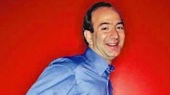 Dulu mungkin tak ada yang menyangka, pria seculun ini bakal jadi orang terkaya di dunia. Foto: Istimewa