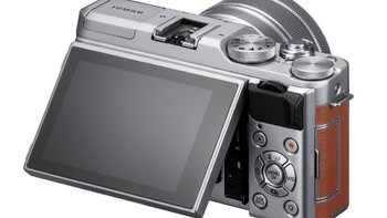 Layar ini dapat dirotasi hingga 180 derajat. Foto: Fujifilm