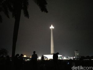 Mendung, Monas Tetap Padat Pemburu Gerhana
