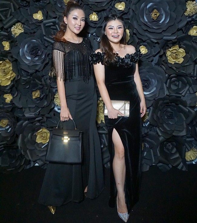 Menghadiri ulang tahun Jessica Iskandar, Sarwendah tampil glamour dengan gaun hitam dan menenteng tas Hermes yang harganya mencapai ratusan juta rupiah. Foto: Instagram