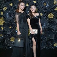 Menghadiri ulang tahun Jessica Iskandar, Sarwendah tampil glamour dengan gaun hitam dan menenteng tas Hermes yang harganya mencapai ratusan juta rupiah. Foto: Instagram