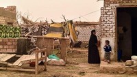 para wanita hanya tinggal dengan anak-anak mereka saja tanpa kehadiran laki-laki. Setiap keluarga pun diberikan sebuah rumah beserta perabot dan lahan untuk bercocok tanam (Al Arabiya)