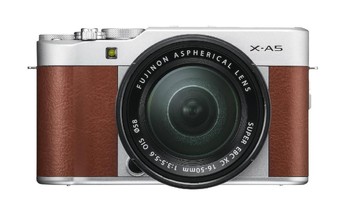 X-A5 membawa lensa kit baru 15-45mm f/3.5-5.6 OIS PZ. Foto: Fujifilm