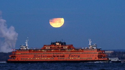 Potret Super Blue Blood Moon di New York hingga Beijing