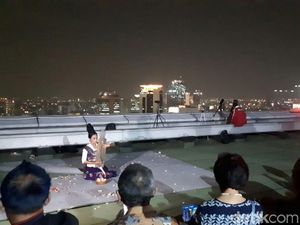 Pertunjukan Ayu Laksmi Hibur Menteri Pariwisata Saat Gerhana Bulan