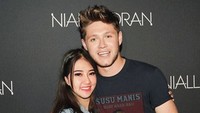 Via Vallen pun dibikin mesra dengan Niall Horan. Foto: Instagram/indrahakim
