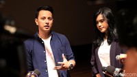 Audi Marissa dengan Billy Davidson terlihat hadir saat launching poster film Udah Putusin Aja di kawasan Jakarta, Selasa (30/1/2018). Foto: Palevi S/detikHOT