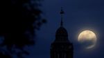 Cantiknya Penampakan Blue Moon di Langit Amerika
