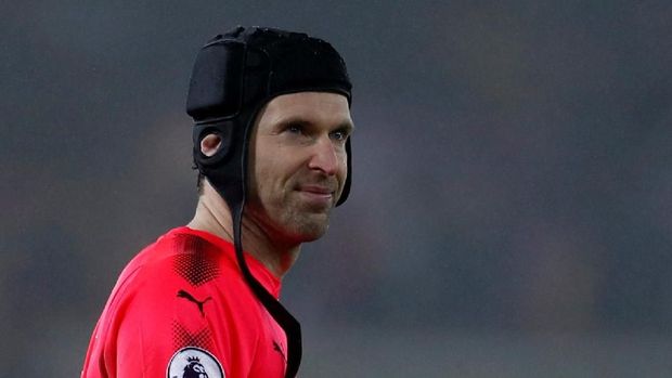 Petr Cech disebut-sebut akan pindah ke Napoli pada transfer musim panas kali ini. 