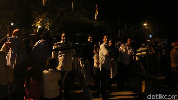 Tertutup Awan, Begini Penampakan Super Blue Blood Moon di Aceh
