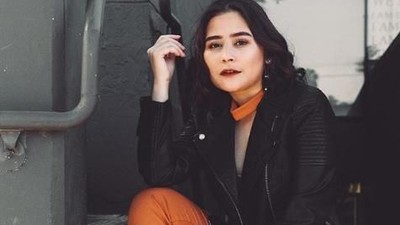 Gaya Boyish Prilly Latuconsina di Los Angeles
