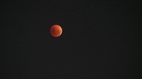 Malam ini, Rabu (31/1/2018) Gerhana Bulan terlihat di Jakarta. Menteri Pariwisata Arief Yahya menyaksikan gerhana bulan dari atap Gedung Sapta Pesona, Jl Medan Merdeka Barat, Jakarta (dok Kemenpar)
