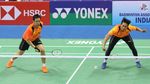 Sepatu Kembar dan Jersey Berbeda di Debut Hendra/Ahsan
