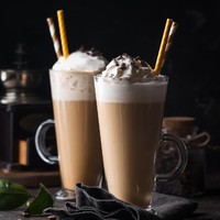 Frappuccino atau macchiato bisa jadi penyemangat di sela-sela kerja. Tapi minuman kopi manis ternyata bisa merusak dan menodai gigi. Gigi yang terkena susu dan gula dan dibiarkan berjam-jam akan menyulitkan air liur melindungi gigi dari efek merusak akibat asam yang tinggi, jelas Jonathan seperti dikutip dari Aol. Foto: Thinkstock