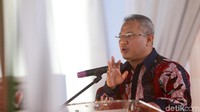 Sementara itu Ketua KPU Arief Budiman mengatakan penggunaan internet sangat penting dalam membangun kepercayaan publik. Menurutnya penggunaan media sosial dapat menaikkan hingga meruntuhkan kepercayaan publik.