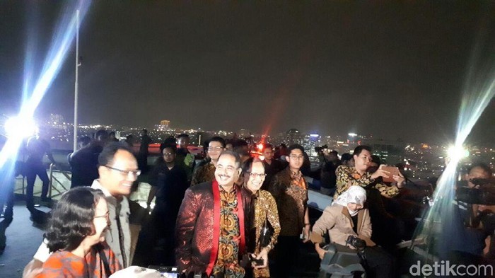 Nonton Gerhana Bulan, Menteri Pariwisata: Wah, Mendung Ya