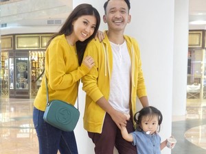 Pesan Romantis Ruben Onsu-Sarwendah di Ulang Tahun Pernikahan