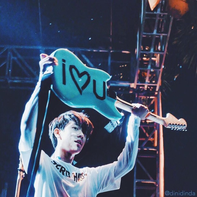 Iqbaal selalu dipuji sebagai sosok remaja yang sempurna. Tak hanya memiliki ketampanan dan kesuksesan di bidng musik, namun dia pun anak yang cerdas karena mampu meraih beasiswa hingga bisa kuliah di luar negeri.  Foto: dok. Instagram