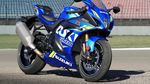 Motor MotoGP Suzuki Mengaspal di Jalan Umum