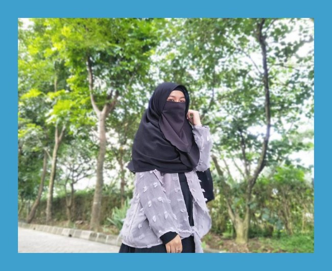 Meski tak banyak dikenal, ayahanda Wafiq Malik memiliki jabatan yang tinggi. Ia merupakan pengusaha tambang dan perkebunan asal Banjarmasin. Dari Linkdlin milik sang ayah, tercatat posisinya sebagai Direktur Utama PT Dhoha Jaya Makmur. Foto: Instagram/WafiqMalik