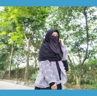 Meski tak banyak dikenal, ayahanda Wafiq Malik memiliki jabatan yang tinggi. Ia merupakan pengusaha tambang dan perkebunan asal Banjarmasin. Dari Linkdlin milik sang ayah, tercatat posisinya sebagai Direktur Utama PT Dhoha Jaya Makmur. Foto: Instagram/WafiqMalik