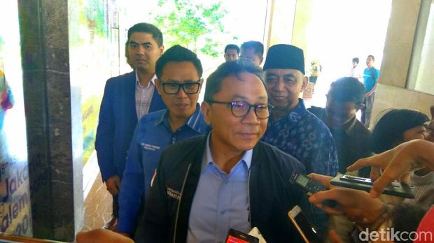  Anies Baswedan menyambut Ketum PAN Zulkifli Hasan di Balai Kota, Rabu (31/1/2018)