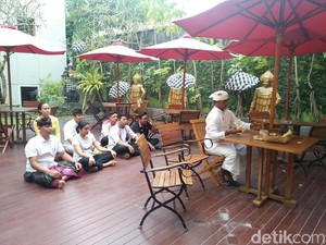 Jelang Super Blue Blood Moon, Warga Hindu Bali Gelar Upacara Adat