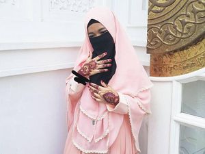 7 Gaya Hijab Cadar Adik Taqi Malik yang Populer di Instagram