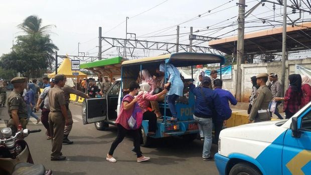 Mobil Satpol PP Kembali Gantikan TransJ Explorer Angkut Warga