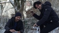 Selain untuk keperluan syuting film, dua aktor ganteng ini juga menyempatkan diri berkeliling Islandia. (chicco.jerikho/Instagram)