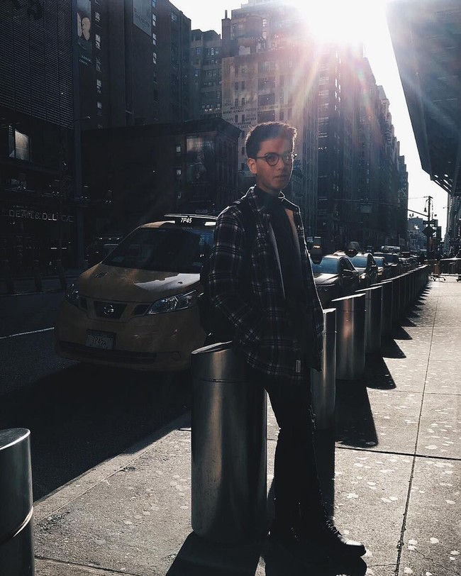 Pesona Iqbaal Ramadhan yang makin ganteng. Ini merupakan foto 2017 saat pria yang akrab disapa Bale itu menempuh pendidikan di Amerika Serikat.  Foto: dok. Instagram